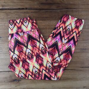 F9 NEON PINK ORANGE YELLOW CHEVRON DESIGN CAPRI WORK OUT LEGGINGS SIZE SMALL